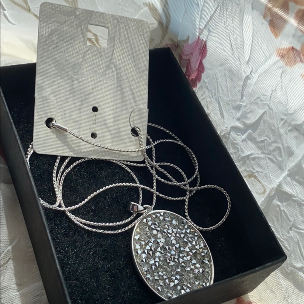 Silver pendant necklace